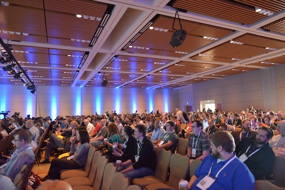 crowd-filling-keynote